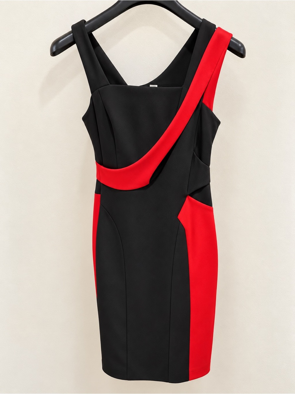 Nue by Shani Black and Red One-Shoulder Sheath Dress